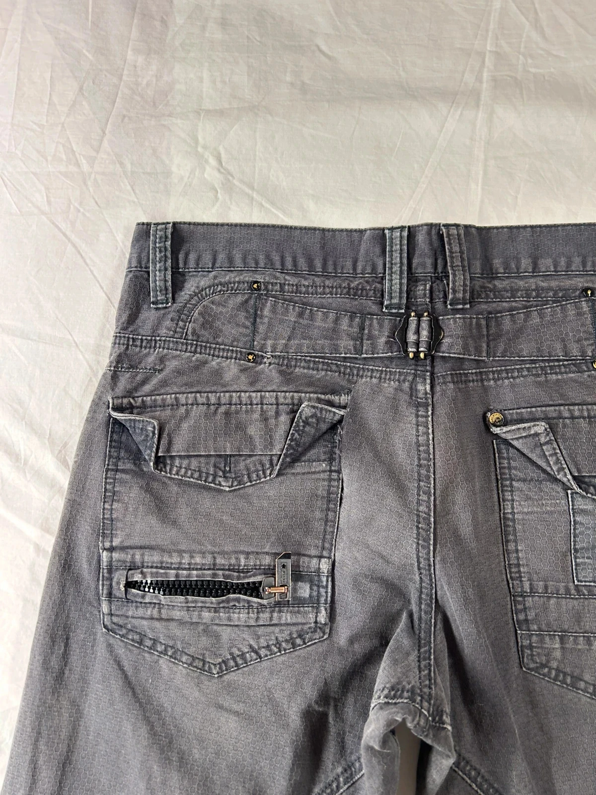 Pantalón corto gris vintage Celio estilo retro y2k – photo 13